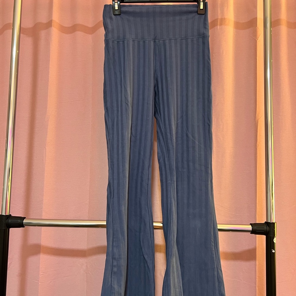 OFFLINE By Aerie OG Groove Flare Legging, marble blue